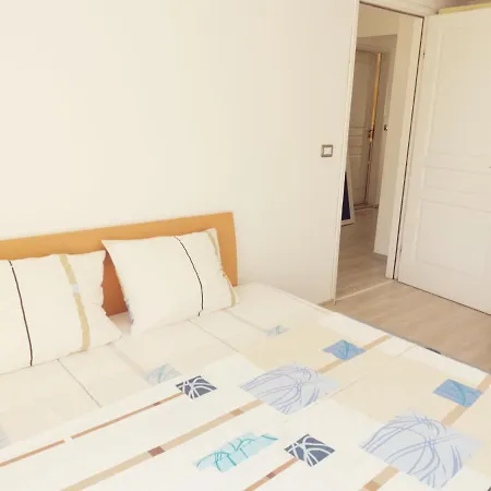 Cozy In The Heart Of Burgas, Bulgaria アパート *