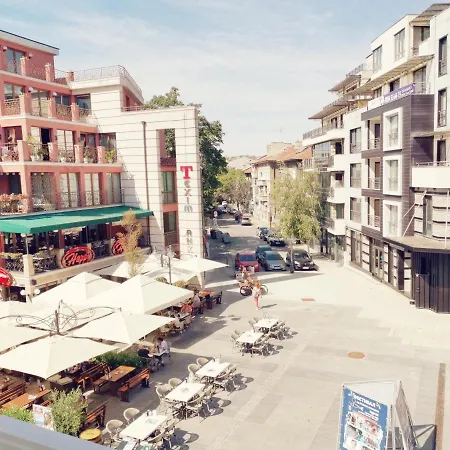 Cozy In The Heart Of Burgas, Bulgaria アパート ブルガス