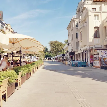 Cozy In The Heart Of Burgas, Bulgaria アパート